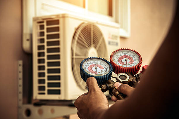 Professional Hvac technician working in Mooresville, AL